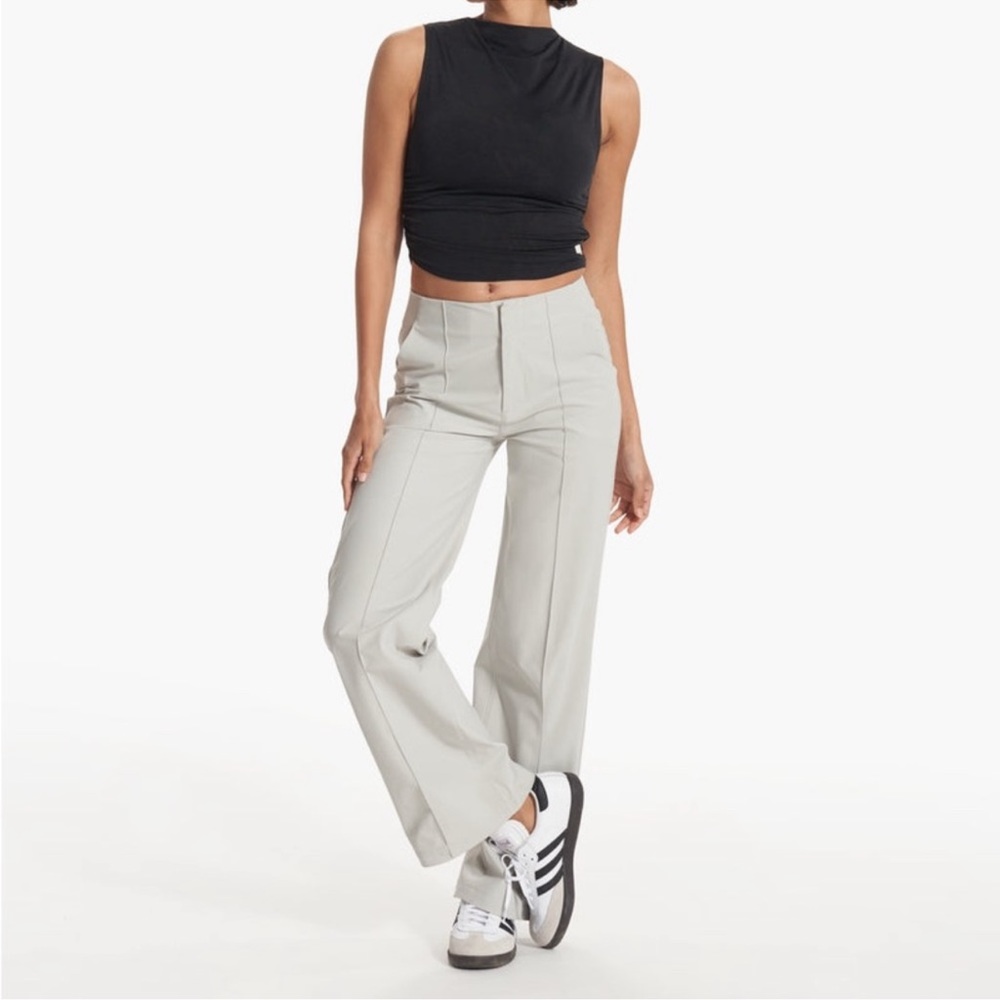 Vuori Women's Meta Wideleg Pants Size Medium LONG Vapor Gray Grey NWT